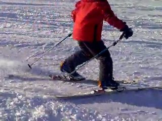 Arsène 9 ans fait ses premiers virages telemark