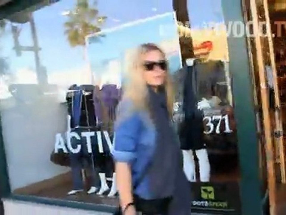 Bar Refaeli Shops Beverly Hills