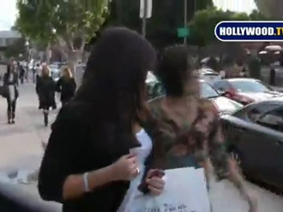 Khloe Kardashian Makes A Fan Very Happy