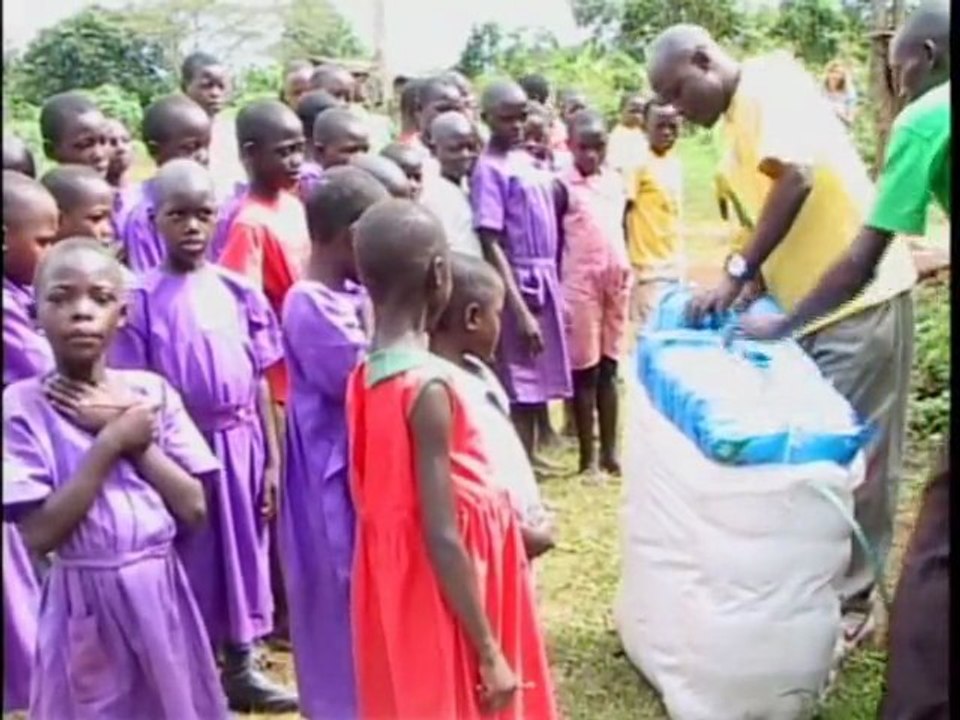 Uganda, Namulonge: Bednet distribution