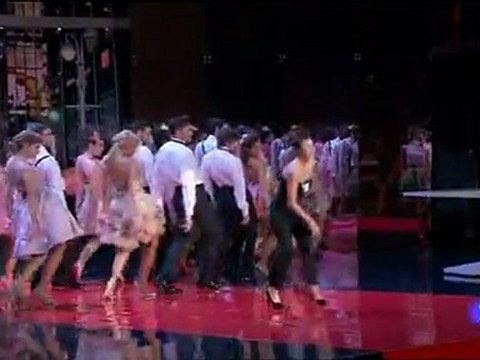MIGUEL ANGEL SILVESTRE BAILA PRESENTACION LOS GOYA 19-02-2012