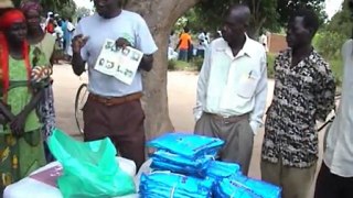 Uganda, West Nile: Bednet distribution