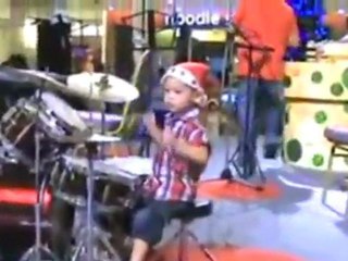 3 years old drumer