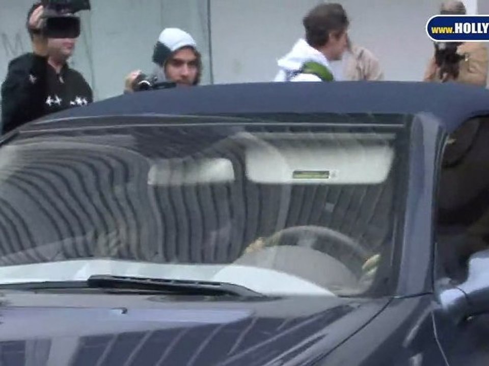 Katie Holmes Spotted in Beverly Hills Without Team of Handlers