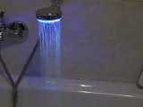 Doccia led luminosa doccetta soffione autoalimentata multicolore - YouTube