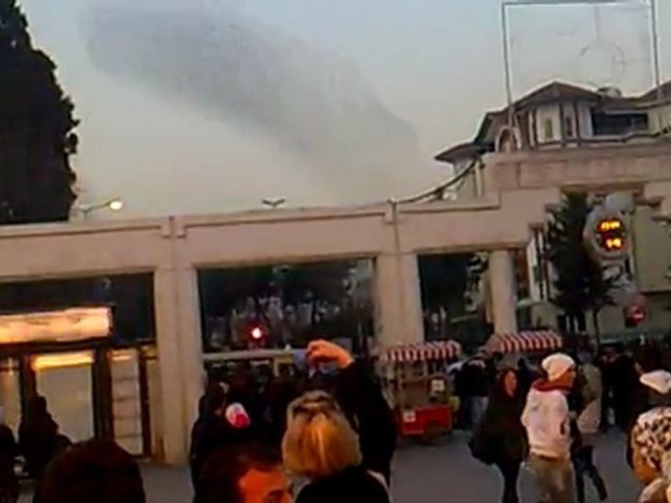 KUŞLARIN DANSI-BAKIRKÖY CUMHURİYET MEYDANI.