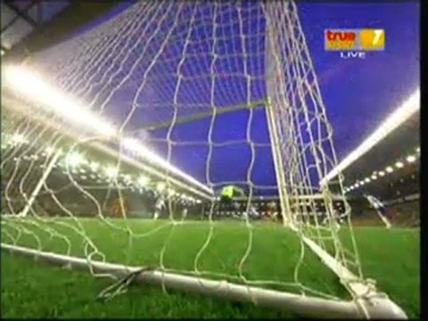 Carroll gia tăng cách biệt cho Liverpool