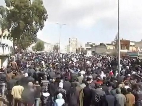 فري برس دمشق المزة التقاء آلاف المشيعين للصلاة على الشهداء 18 2 2012