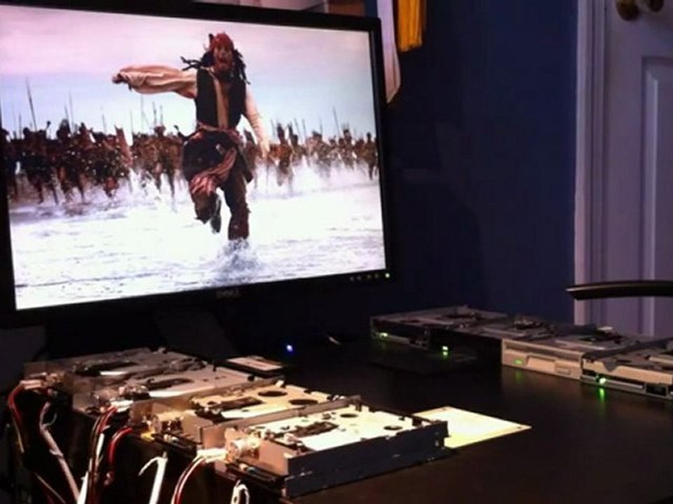 La musique de Pirate des Caraïbes avec des lecteurs de disquette