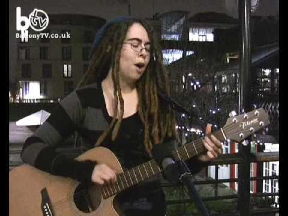 LENI WARD (BalconyTV)