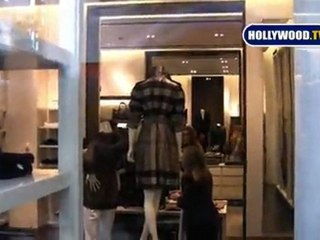 Lindsay Lohan Gets Police Escort From Burberry