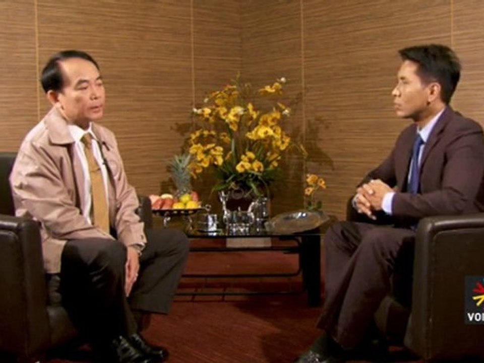 รายการ Hot Topic ประจำวันที่ 20  กุมภาพันธ์ 2555 : โอทอป ศิลปาชีพ งานสินค้าฯ ครั้งแรกในประวัติศาสตร์ไทย