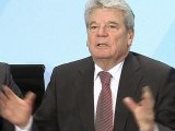 Merkel backs Joachim Gauck for president