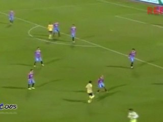 LUIGI.CAOS/ LAVEZZI SBAGLIA E PASSA IL PALLONE AL COMPAGNO IN RISCALDAMENTO / Catania - Napoli
