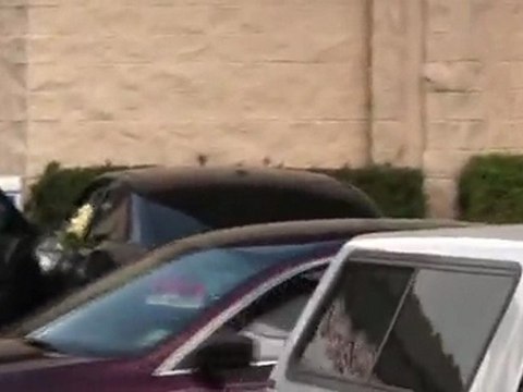 Oksana Grigorieva Obtains Bouquet of Roses at Ralphs!