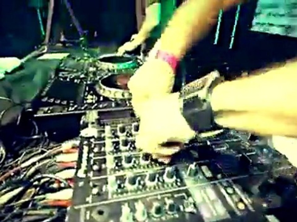 Suppresseur Noize vs Unexist Univers @ Hardcore 2012,