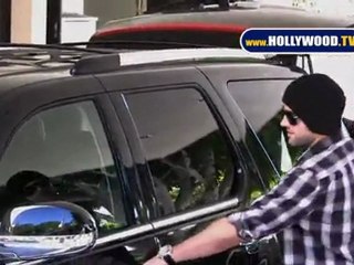Egolicious Avril Lavigne and Adrian Brody Take Off