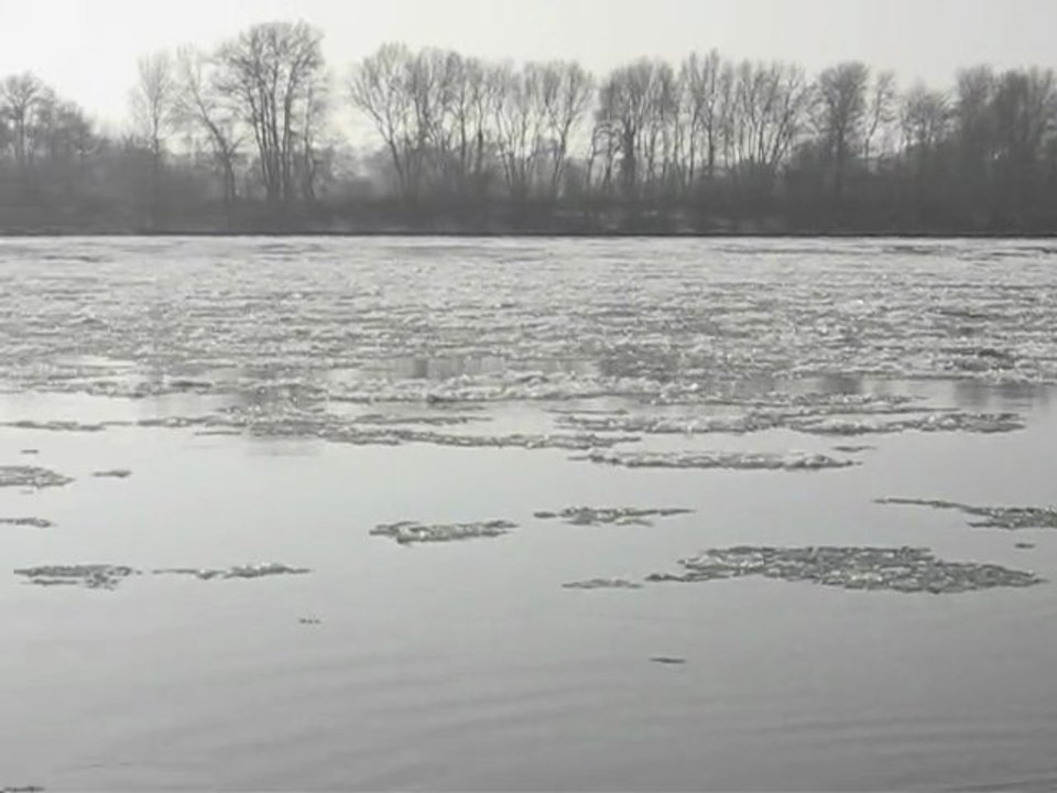 La Loire charriant des glaçons