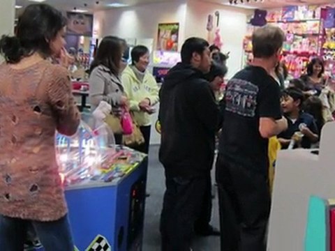 Justin Bieber and Selena Gomez Do Chuck E. Cheese