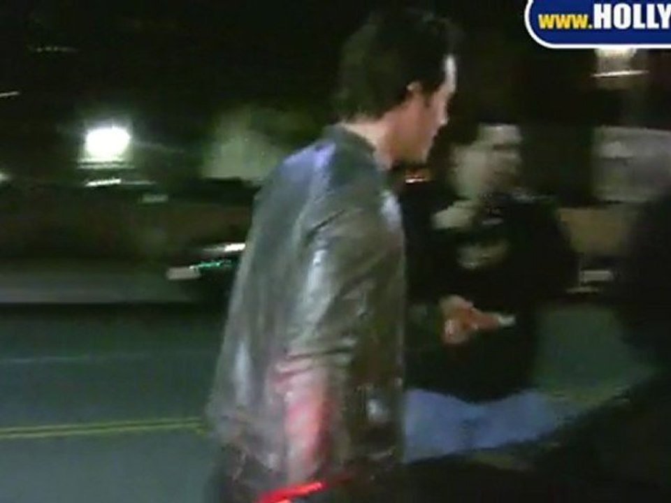 Mark Paul Gosselaar Enters, Exits Mastros