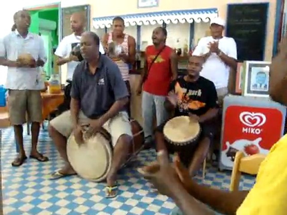 extrait groupe FATKA, émission C'le week-end avec A.I.S radio au restaurant La case à Fernand dans la commune d'Anse-Bertrand GUADELOUPE