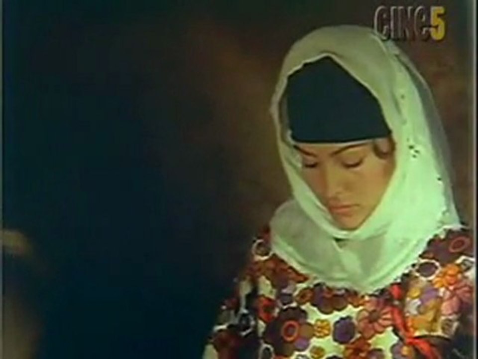 Selda Bağcan bir incecik duman tüter hazırlayan Serbülent Öztürk