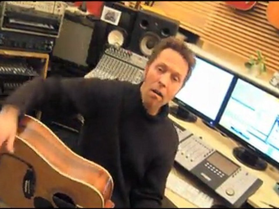 PERRY ROSE tests new song on animals...