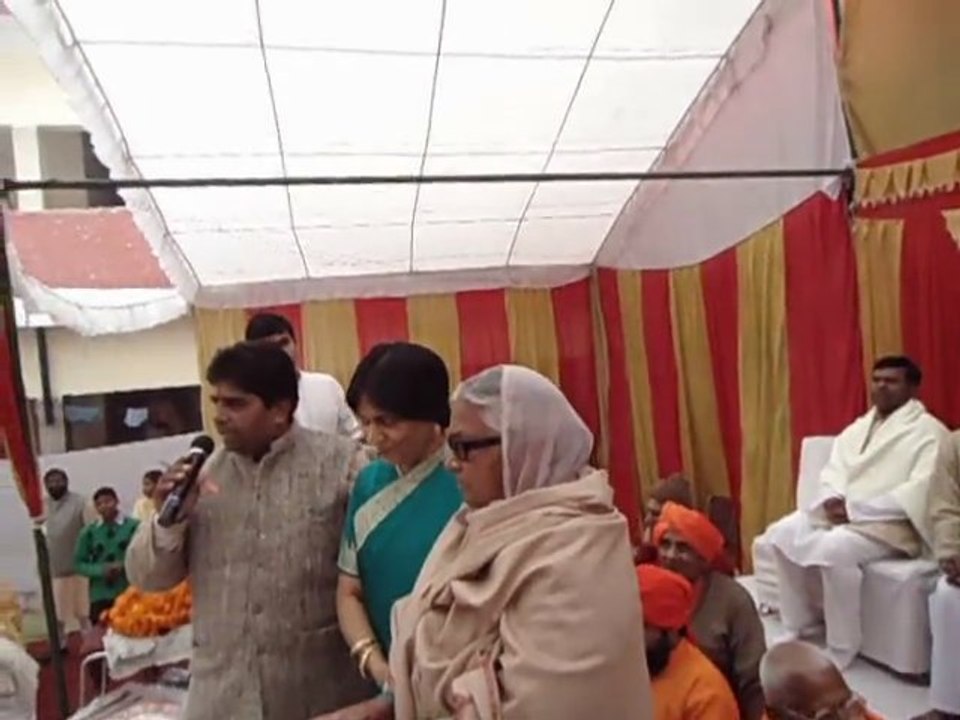 Aruna Sharma felicitated on Jan 01, 2012 in New Delhi during Hawan Ceremony by Arya Samaj