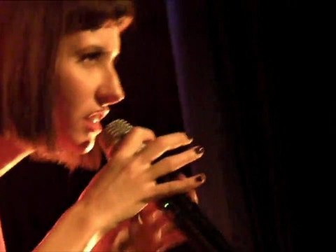 LUSSI IN THE SKY LIVE IN PARIS AU DIVAN DU MONDE LE 09 FEVRIER 2012.