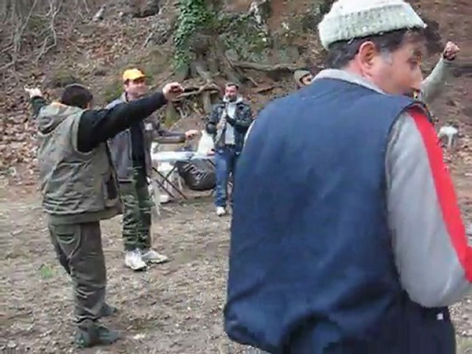 EDREMİT DOMUZ AVI GENÇLER DÖKTÜRÜYOR...