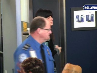 Sandra Bullock Ushered to Front of Line at LAX