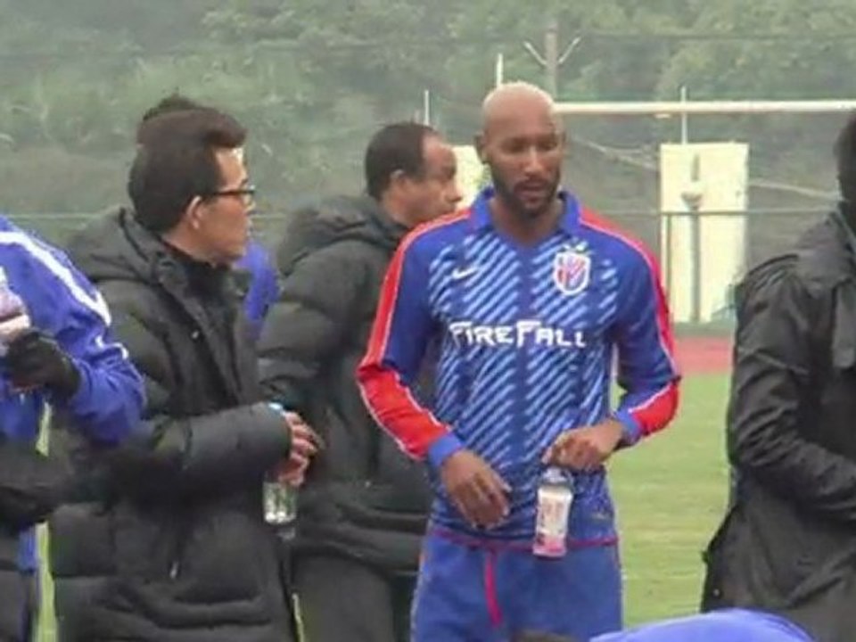 Nicolas Anelka joue son premier match amical à Shanghai