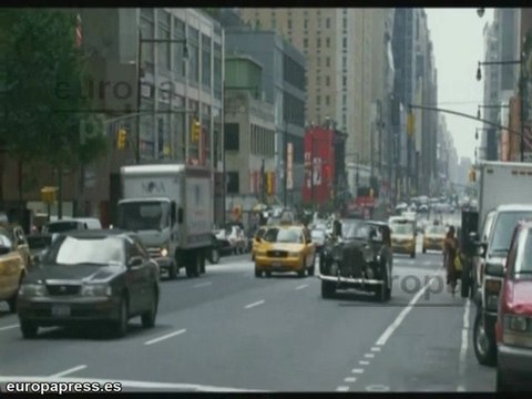 Tras el divorcio de Katy, Russell Brand tiene novia