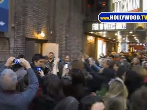 Hugh Jackman Meets Fans at 'Back on Broadway'
