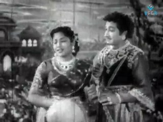 Sarangadhara - Sivaji Ganesan Romancing With Rajasulokshana At Park