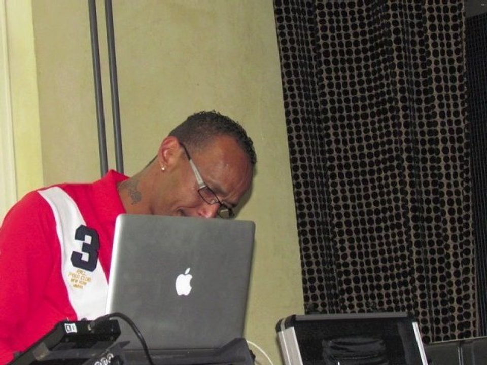 leta raha bij Dj Alain Mabilo