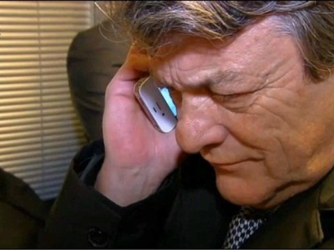 Quand Jean-Louis Borloo fait semblant de téléphoner..