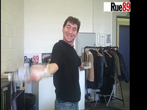 Clément, journaliste à Rue89, fait du sport devant Plus belle la vie