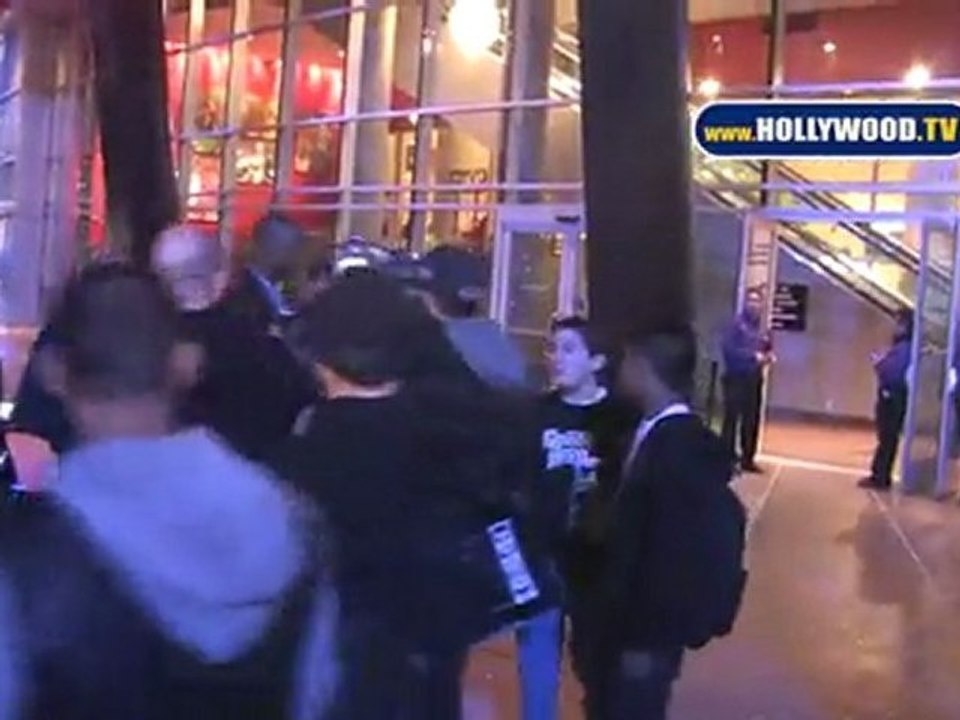 Olivia Wilde Takes In Lakers Game at Staples Center