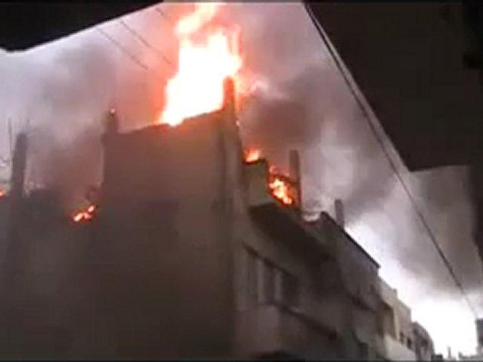 فري برس   حمص باباعمرو هام إحتراق منزل بشكل كامل 20 2 2012