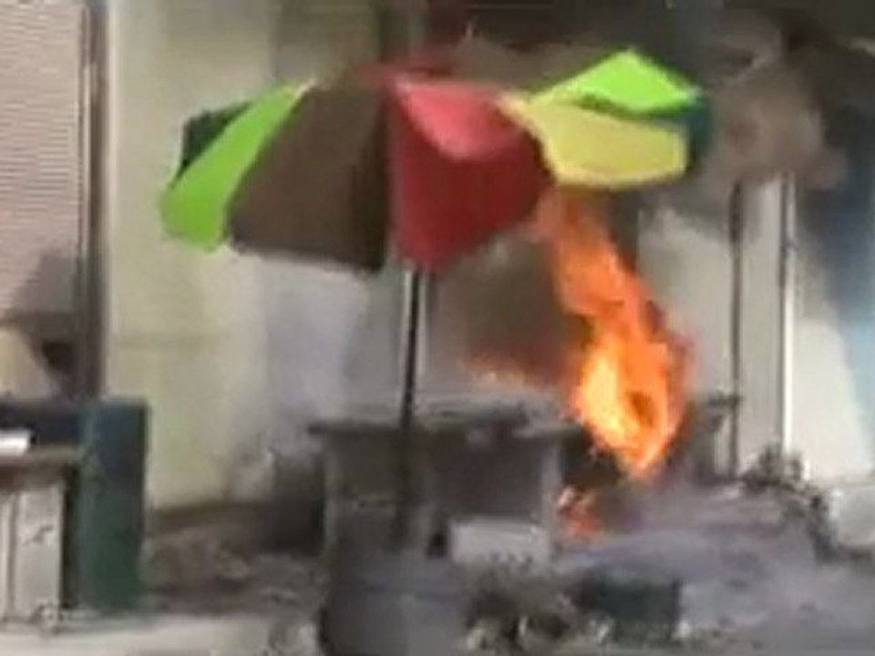 فري برس   حمص باباعمرو قصف اآثار القصف الهمجي على الحي 21 2 2012