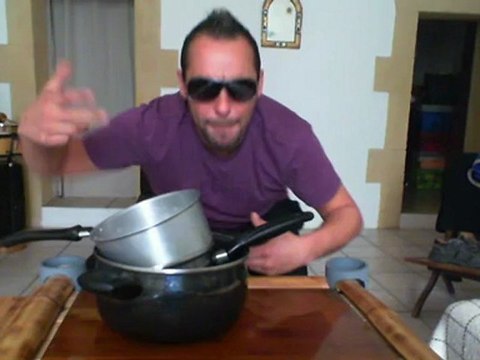 Mac Gyver djembé live percussions sur des casserolles Sankaman27