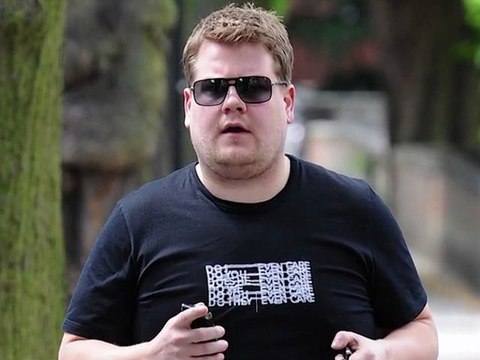 Adele Flips Middle Finger During Brit Awards