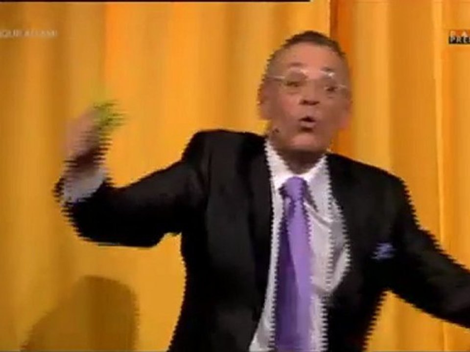 JULIEN  LEPERS RIDICULISE DANS UNE PARODIE DE SON EMISSION