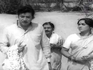 Sangam Maaraali - Village People Stops Couple