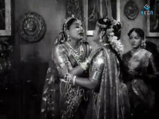 Sarangadhara - Rajasulokshana And Santha Kumari Crying For Sivaji