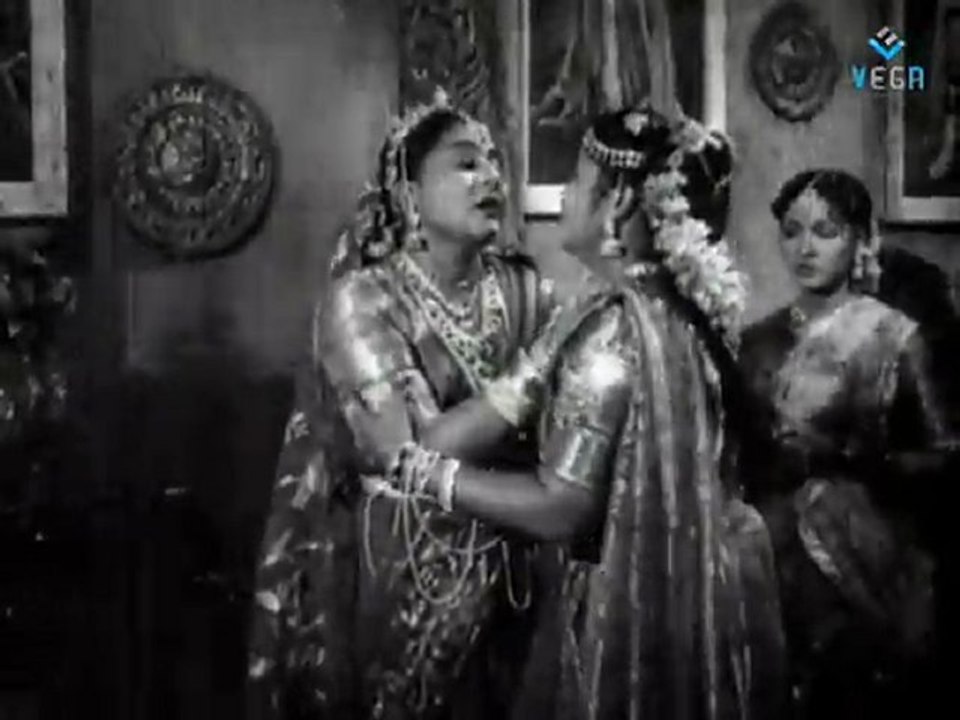 Sarangadhara - Rajasulokshana And Santha Kumari Crying For Sivaji