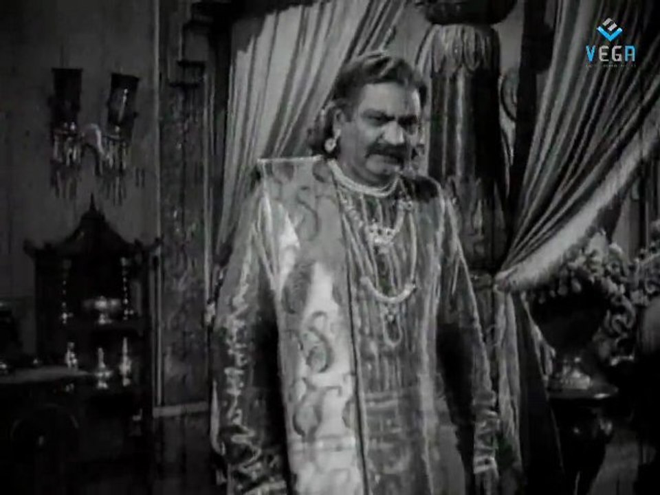 Sarangadhara - Santha Kumari Arguing For Sivaji