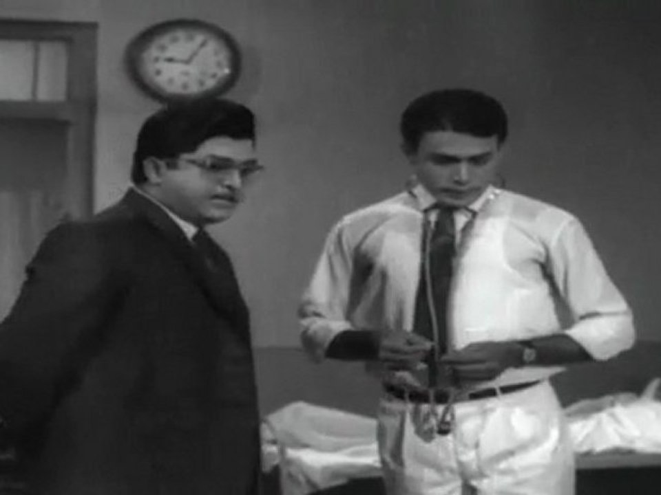 Deivam Pesuma - Hero Angry Upon Doctor