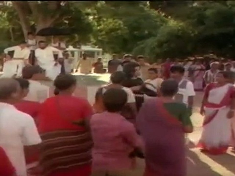 Khaidi No 786 - Panchayat Scene